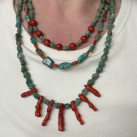 Artisan made by Kel_co1 - Turquoise and Coral Beaded Necklace and earrings - Picture 3 of 5